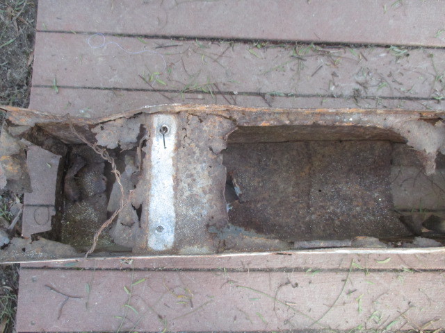 VINTAGE 1950s 1960s MOTEL FREE TV SIGN ORIGINAL NEON POOR COND RUSTED OUT