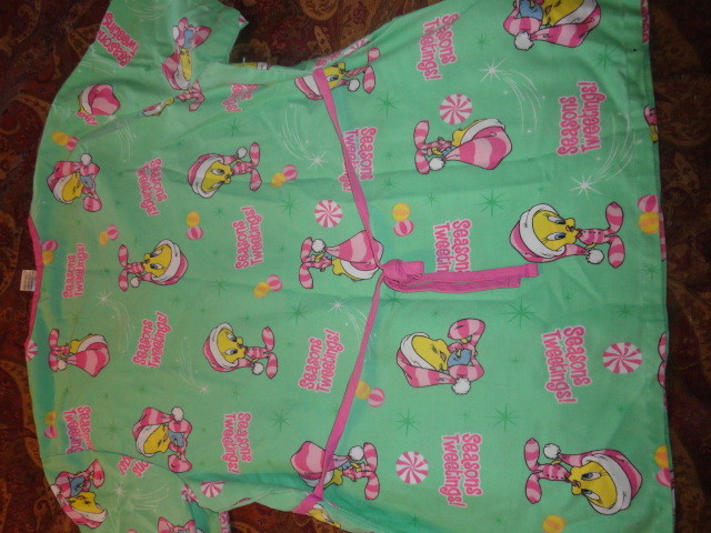 Womens Tweety Bird Scrub Tops,2 Size Medium,Great Condition.