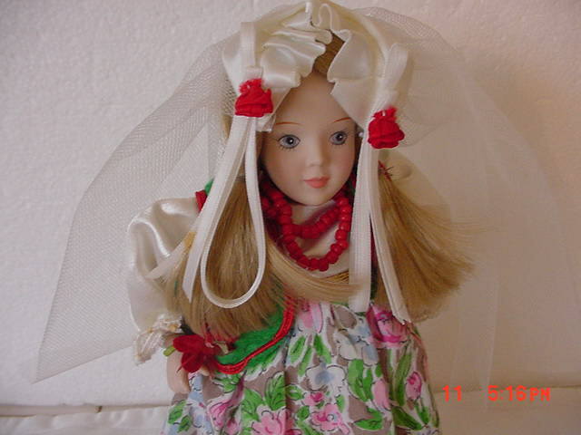 DANBURY MINT BRIDE DOLLS OF THE WORLD -  A BRIDE OF  POLAND  WITH COA