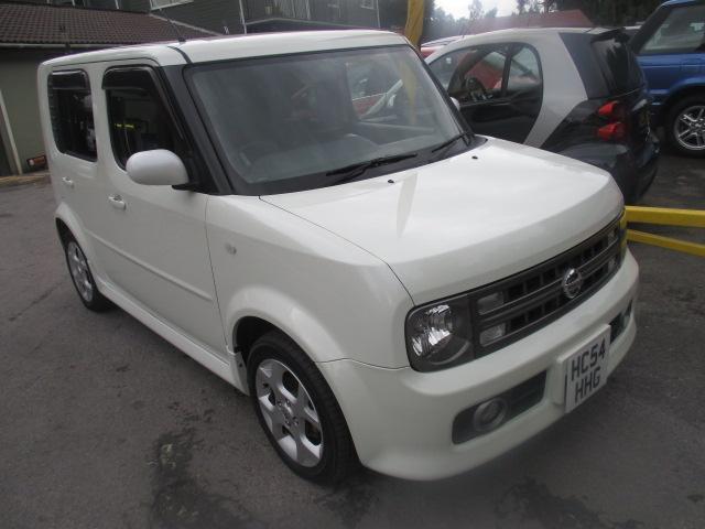 Nissan cube 2004 год