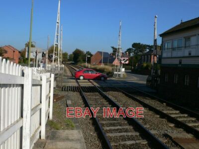 PHOTO  LEVEL CROSSING  WEM  2007