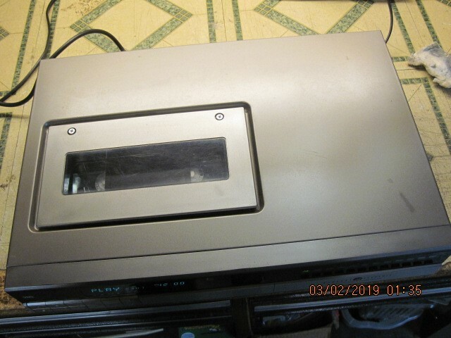 VINTAGE GE VCR TOP LOAD MODEL 1VCR5002X