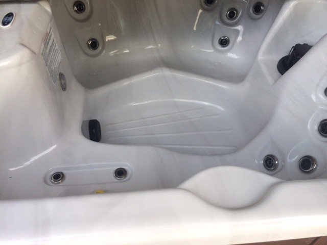 Four Winns Lanai Three Person Spa