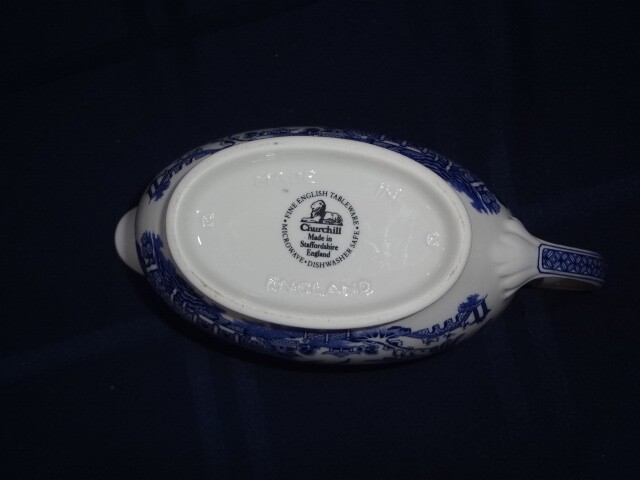 Blue Willow Churchill Dinnerware Gravy Boat Made in Stratffordshire England