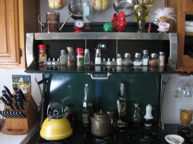 Antique LOOK Heartland Stove  Excellent condtition Natural or LP ALL MODERN TECH