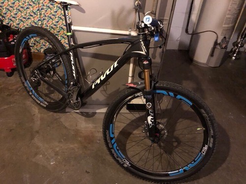 Pivot Less 29er Carbon Custom Large Mountain Bike , ENVE , SUPER BAD