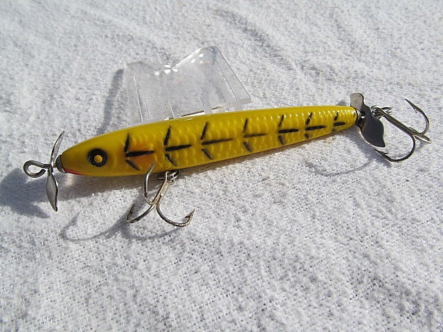 ABU GARCIA Torpedo Style Topwater Fishing Lure