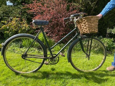 Vintage Phillips Ladies Bicycle 26" Wheels - A project