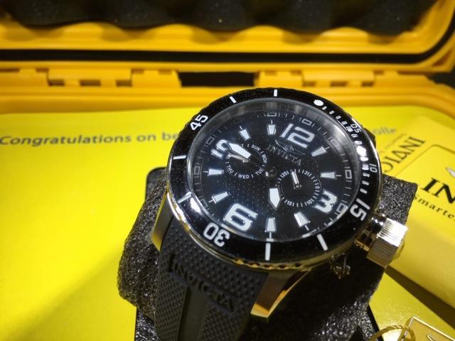 Pre-owned Invicta Men's 1790 Specialty Black Textured Dial Silicone Watch W/ 3 Slot Case