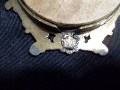 Vtg Oval Gold Tone Metal 2.5x3.5  Picture Frame Glass Included Made in Italy