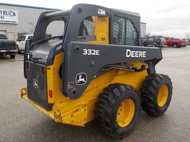 John Deere skid steer 2015 wheel loader 332E