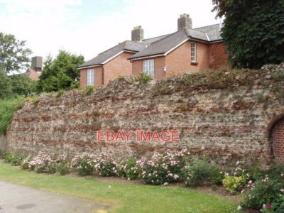 PHOTO  ROMAN WALL COLCHESTER THE OLDEST TOWN WALL IN ENGLAND. TWO THIRDS OF THE