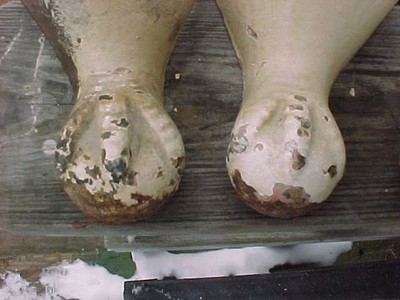 vintage set of 4 claw feet roll rim cast iron tub legs..exc. detail..54's & 55's