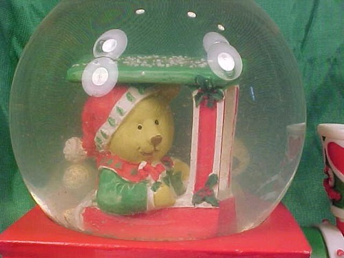 Current Snowdome & Music Box Teddy Bear in Train Christmas 1992