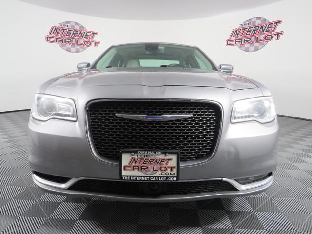 Owner 2018 Chrysler 300, Silver with 37119 Miles available now!