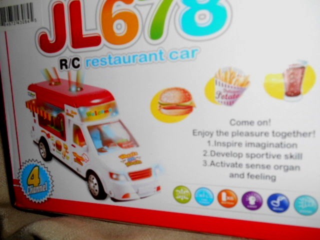 NIB WHEELS ON MEALS Remote Control Food RESTAURANT Truck W/Flashing Lights/Sound