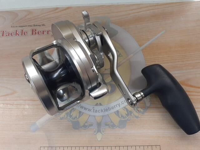 シマノ17OCEA JIGGER 2000 NR PG美品 Shimano 17 OCEA JIGGER 2000-NR-PG Baitcasting Reel Used F/S