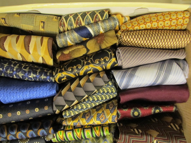Men's Ties - VERSACE - PERRY ELLIS - GRATEFUL DEAD - TABASCO -NICE . quantity 39
