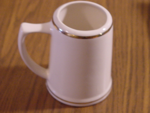 GOLDEN NUGGET CERAMIC MUG HANDLED BEER CUP LEWIS BROS TRENTON NEW JERSEY