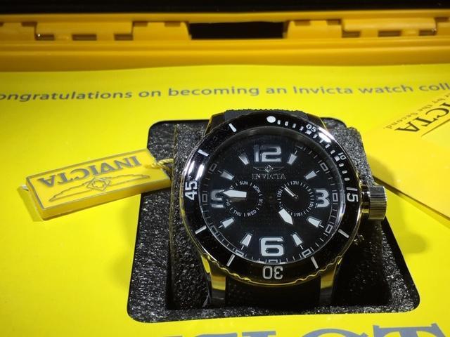 Pre-owned Invicta Men's 1790 Specialty Black Textured Dial Silicone Watch W/ 3 Slot Case