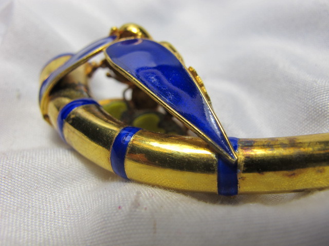 VINTAGE ENAMELED KNITTING NEEDLE W/BUTTERFLY AND CASE