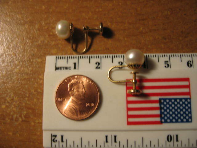 14kt karat 585 yellow gold 8-9mm white round pearls earscrew back earrings vintg