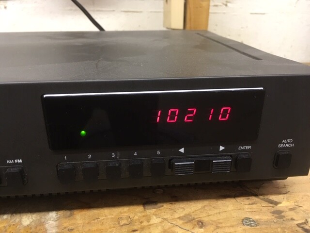 NAD Stereo AM/FM Tuner 4125 works great