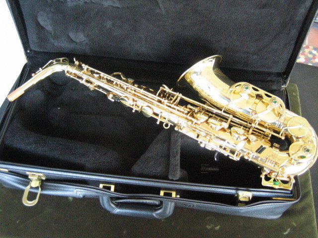Extra-clean Selmer Paris Super Action 80 Series II Alto Sax, #526,085, NEW PADS!