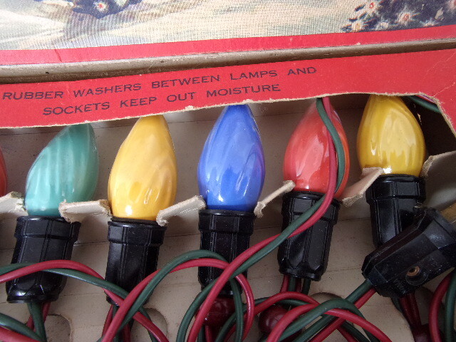 Vintage Noma Christmas 7 Light Swirl C-9 Ceramic Coated Bulbs Beads