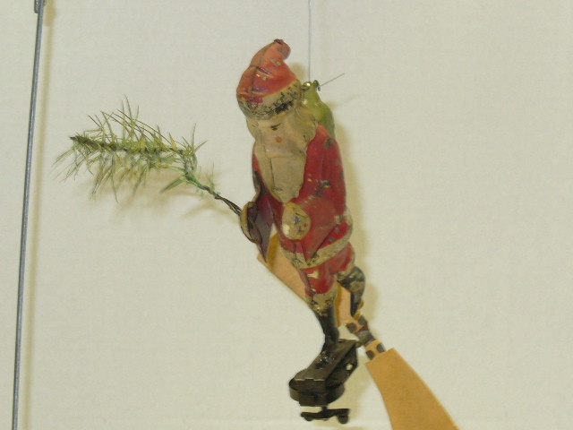 GUNTHERMANN TIN HAND=PAINTED, WIND UP FLYING SANTA