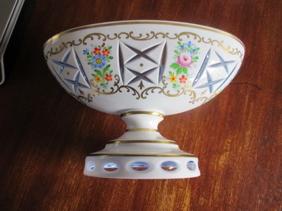 #9 beautiful cross & olive center dish white ,blue glass 10