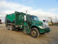 2004 INTERNATIONAL 7400 side load garbage truck runs and operates