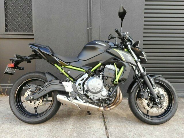 Kawasaki Z650L 2017 - Black ⋆ Motorcycles R Us