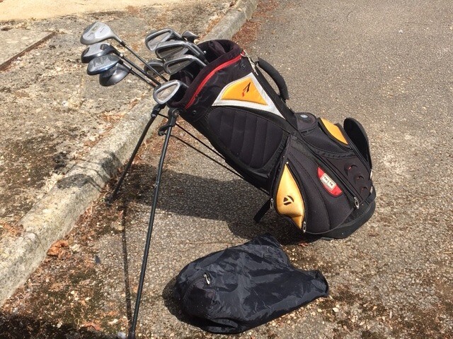 Second Hand collection of 13 mixed Golf Clubs and Bag | in Lyneham
