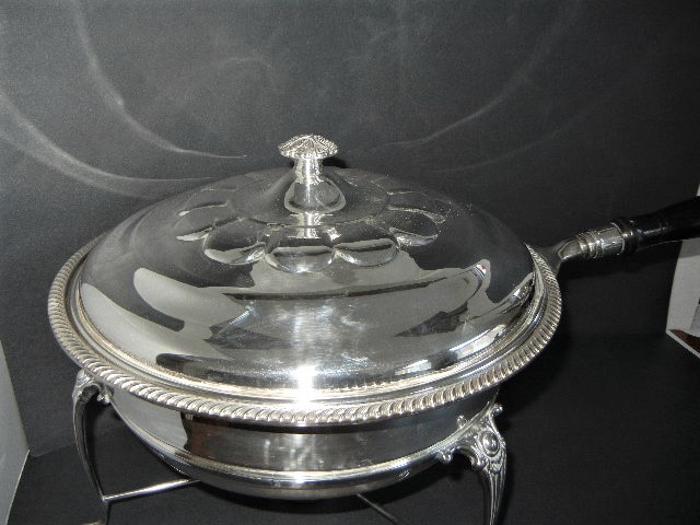 ELEGANT BIRKS SILVER PLATE on COPPER HEATED TABLE SERVING CHAFING DISH STUNNING.