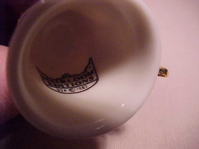 Vintage Sewing Gold Color/Ceramic Thimble Maratime Museum San Diego