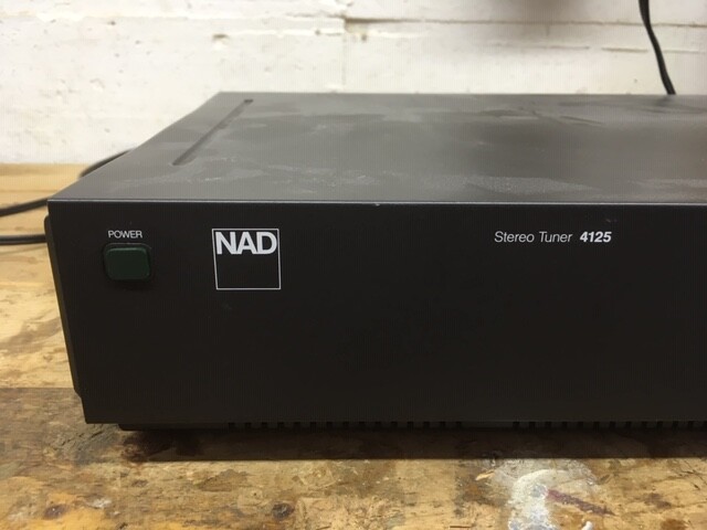 NAD Stereo AM/FM Tuner 4125 works great