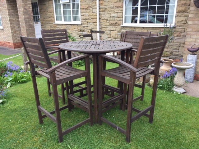 Garden Table & 4 Chairs plus free parasol and stand | in Scarborough