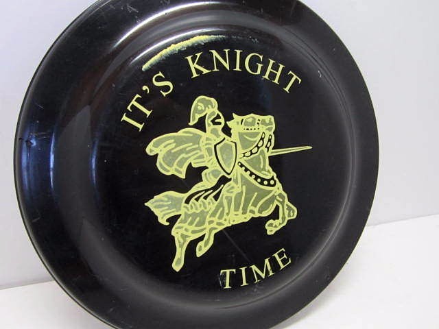 VINTAGE IT'S KNIGHT TIME ACTION FRISBEE SUMMER FUN TOY