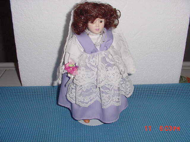 DANBURY MINT BRIDE DOLLS OF THE WORLD -  A BRIDE OF  ITALY  WITH COA