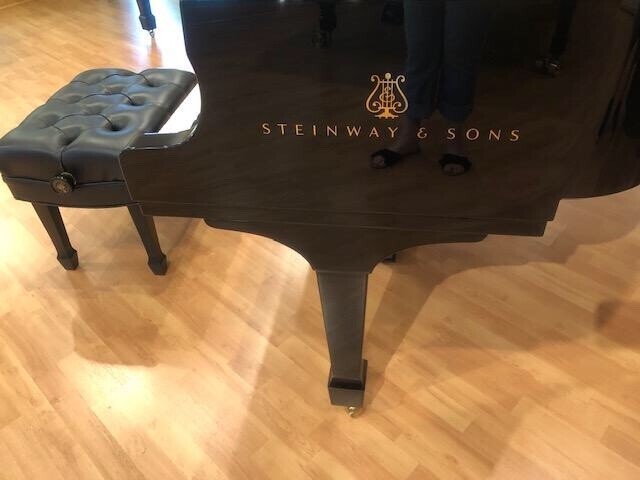 STEINWAY MODEL “B” GRAND PIANO - 4. MONTHS OLD! FREE NATIONWIDE DELIVERY.