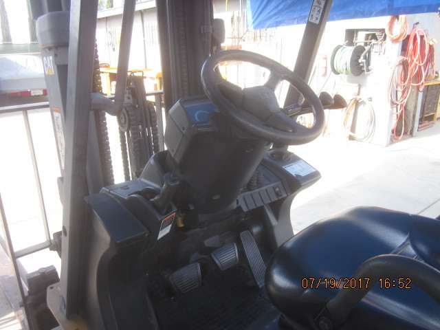 2006 Caterpillar C5000 forklift
