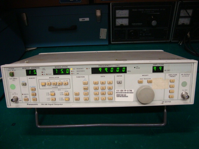 Panasonic VP-8174A FM/AM Signal Generator, 0.1MHz - 110MHz