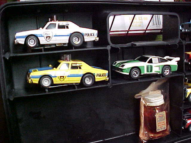 Aurora AFX Pit Case and Cars HO Scale