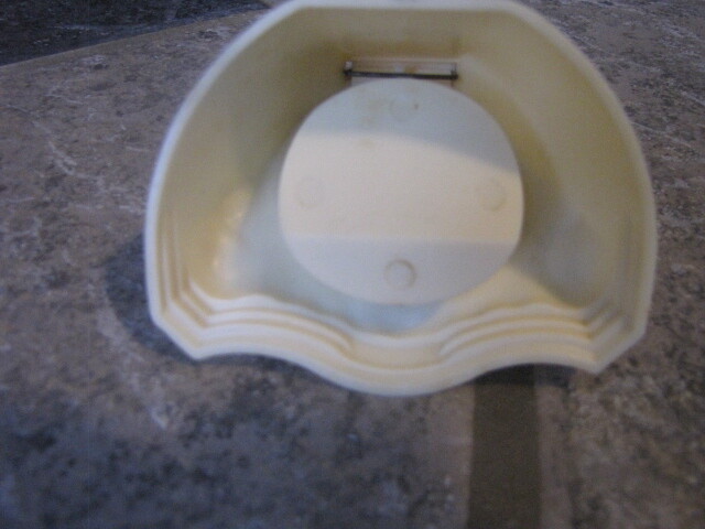 VINTAGE ART DECO CELLULOID RING BOX Kaynar Diamonds Shell shaped