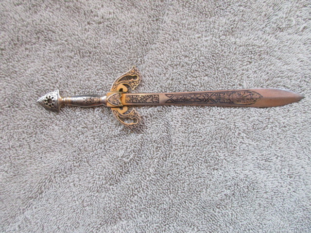 BEAUTIFUL VINTAGE MINIATURE TOLEDO STEEL SWORD / KNIFE LETTER OPENER