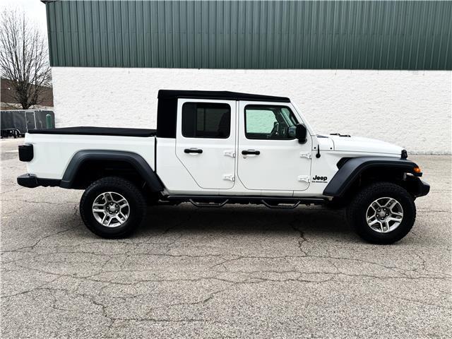 Owner 2020  Clearcoat Jeep Gladiator  S  4x4with 90,369 Miles available now!BIG SCREEN