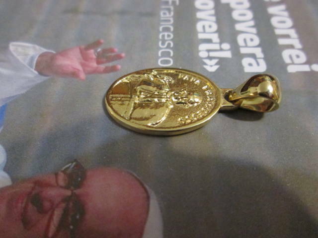 Pre-owned Rome Pope Francis With Square St. Peter's  Pendant Made Yellow Gold 18 K