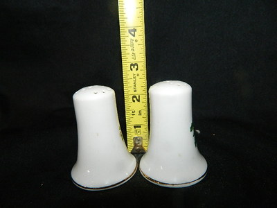 vintage Lefton Cardinal Holly Christmas Salt & Pepper shakers #1067