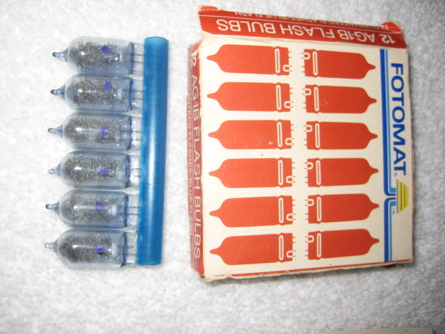 Sylvania  GE & Fotomat AG-1B Flashbulbs Lot of 30 Bulbs